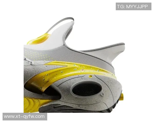 球场上的时尚风向标足球明星们的球鞋购买之道与潮流探索